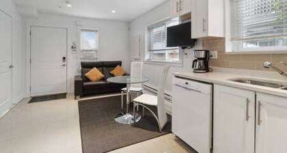Private 1BR Laneway Home!