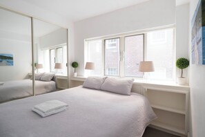 2 bedrooms, desk, iron/ironing board, WiFi