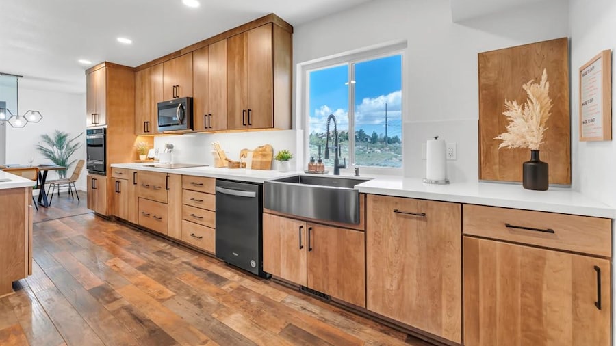 NEW Mountain View Retreat With Hot Tub and Mini Golf