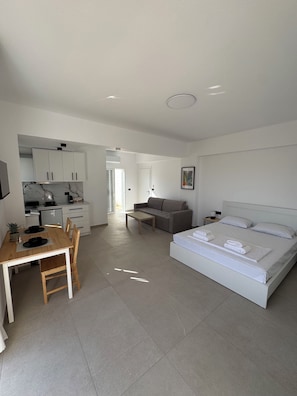 Deluxe-Doppelzimmer, Meerblick | Wohnbereich | Fernseher