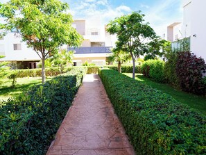 Property grounds - Charming Apt with Pool, Sea View & Large Terrace, in peaceful Imi Ouaddar (Imi Ouaddar)