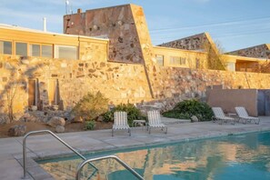Pool - The Bungalows by Homestead Modern, Premium Double (Joshua Tree)