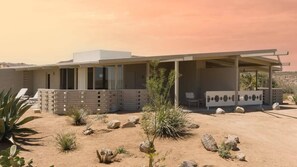 Exterior - The Bungalows by Homestead Modern, Deluxe Suite (Joshua Tree)