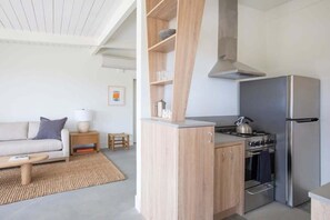 Interior - The Bungalows by Homestead Modern, Deluxe Suite (Joshua Tree)