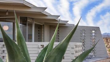 Historic Lloyd Wright Design