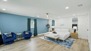 4 bedrooms, iron/ironing board, WiFi, bed sheets