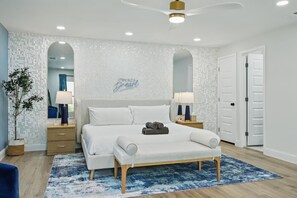 4 bedrooms, iron/ironing board, WiFi, bed sheets - Modern Open-Concept | 4-BD/3-BA with Backyard (Irving)