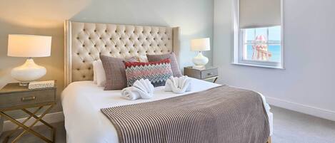 5 bedrooms, desk, iron/ironing board, travel cot