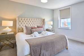 5 bedrooms, desk, iron/ironing board, travel crib
