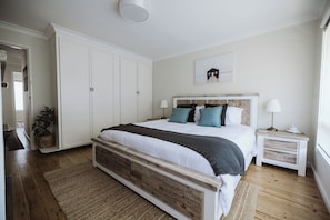 5 Schlafzimmer, Bügeleisen/Bügelbrett, Reisekinderbett, WLAN