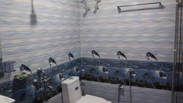 Dusche, HandtĂŒcher, Shampoo