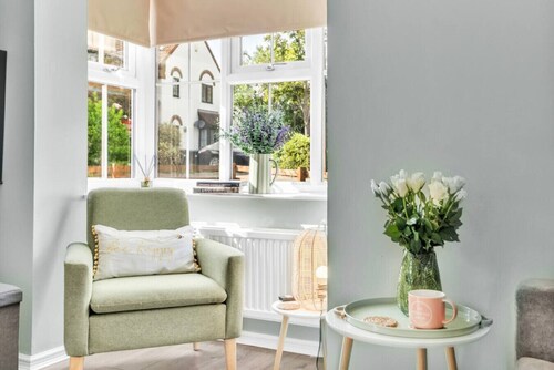 Wheatley House • Excellent Location • Free Parking • Garden • Fast Wifi • Smart TVs • Yoko Property