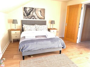 1 soverom, skrivebord, strykejern/-brett og wi-fi (inkludert)