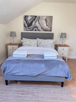 1 soverom, skrivebord, strykejern/-brett og wi-fi (inkludert)