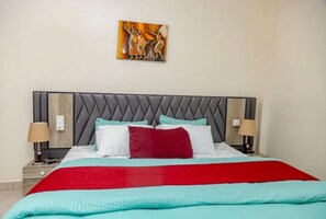 8 habitaciones, tabla de planchar con plancha, wifi y ropa de cama 