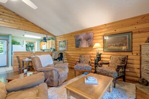 Living area - Bear Dance 1 Bedroom Cabin (Sevierville)