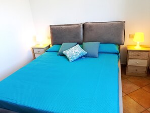 1 chambre, fer et planche à repasser, lit de bébé portatif, Wi-Fi