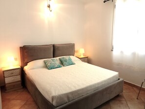 1 slaapkamer, een strijkplank/strijkijzer, reisbedje, wifi