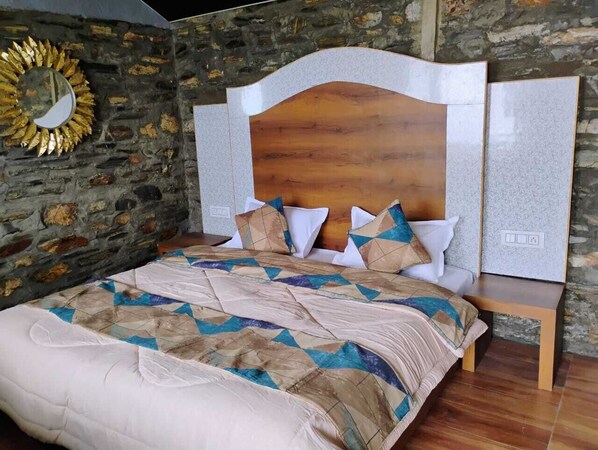 5 bedrooms, bed sheets