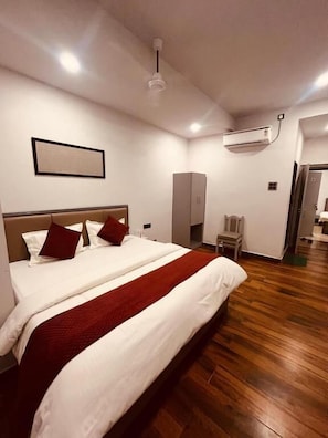Deluxe Double Room, 1 Double Bed, Non Smoking, Air conditioning | Free WiFi