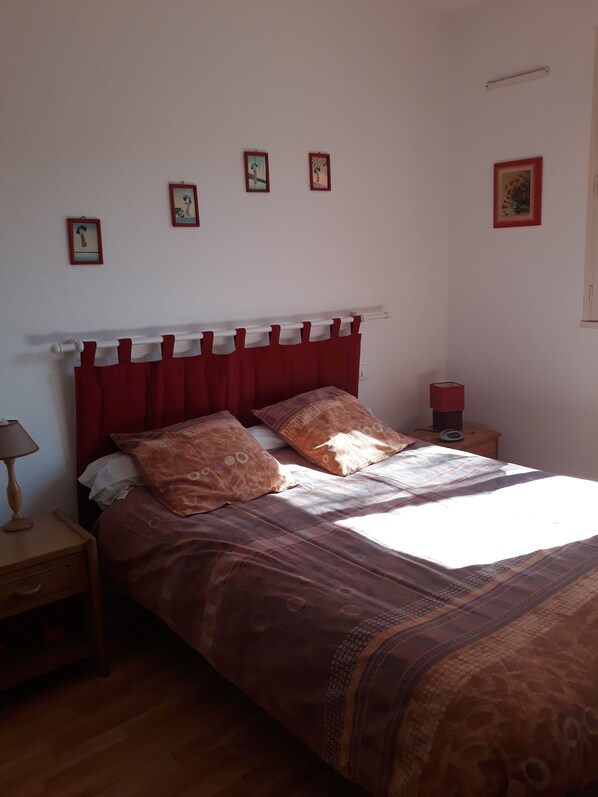 3 chambres, fer et planche à repasser, Wi-Fi gratuit, draps fournis