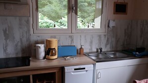 A compact kitchen with a coffee maker, toaster, and dishwasher. - Country apartment close to the forest. You can go for a nice walk, (Boussens)