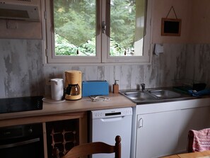 Microondas, horno, parrilla de estufa y lavavajillas