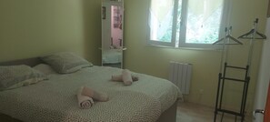 3 bedrooms, iron/ironing board, free WiFi, bed sheets