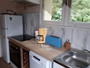 Micro-ondes, four, plaque de cuisson, lave-vaisselle