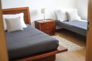 4 chambres, fer et planche à repasser, Wi-Fi, draps fournis