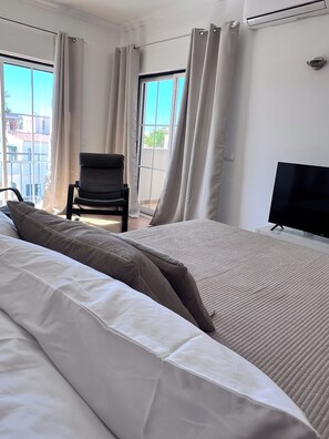 4 habitaciones, tabla de planchar con plancha y wifi gratis 