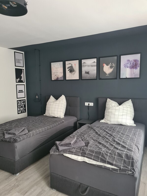 1 bedroom, desk, WiFi, bed sheets