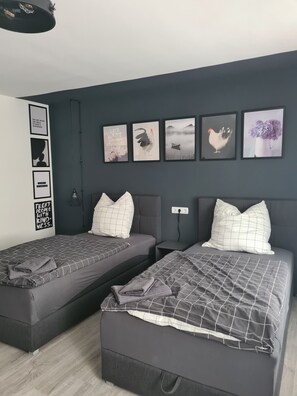 1 Schlafzimmer, Schreibtisch, WLAN, Bettwäsche