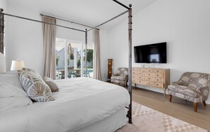 5 bedrooms, iron/ironing board, WiFi, bed sheets