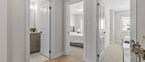 4 bedrooms, iron/ironing board, WiFi, bed sheets