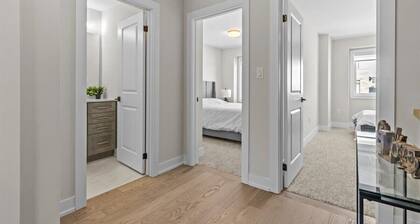 Luxe furnished home in Oakville