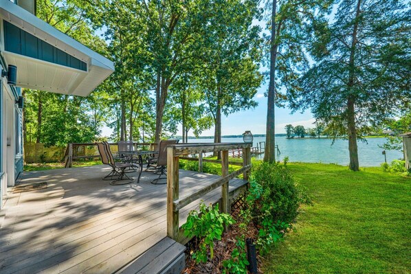 Outdoor dining - Amazing Lake Murray Views from this Chapin 3 bed 3 bath. (Chapin)