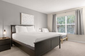 6 bedrooms, iron/ironing board, free WiFi, bed sheets - Upstay Spacious Home w Private Pool & Hot Tub (Davenport)