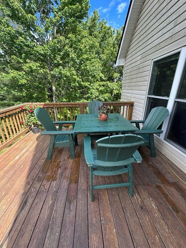 Asheville Mountain House with views of the Mountains to Sea Trail