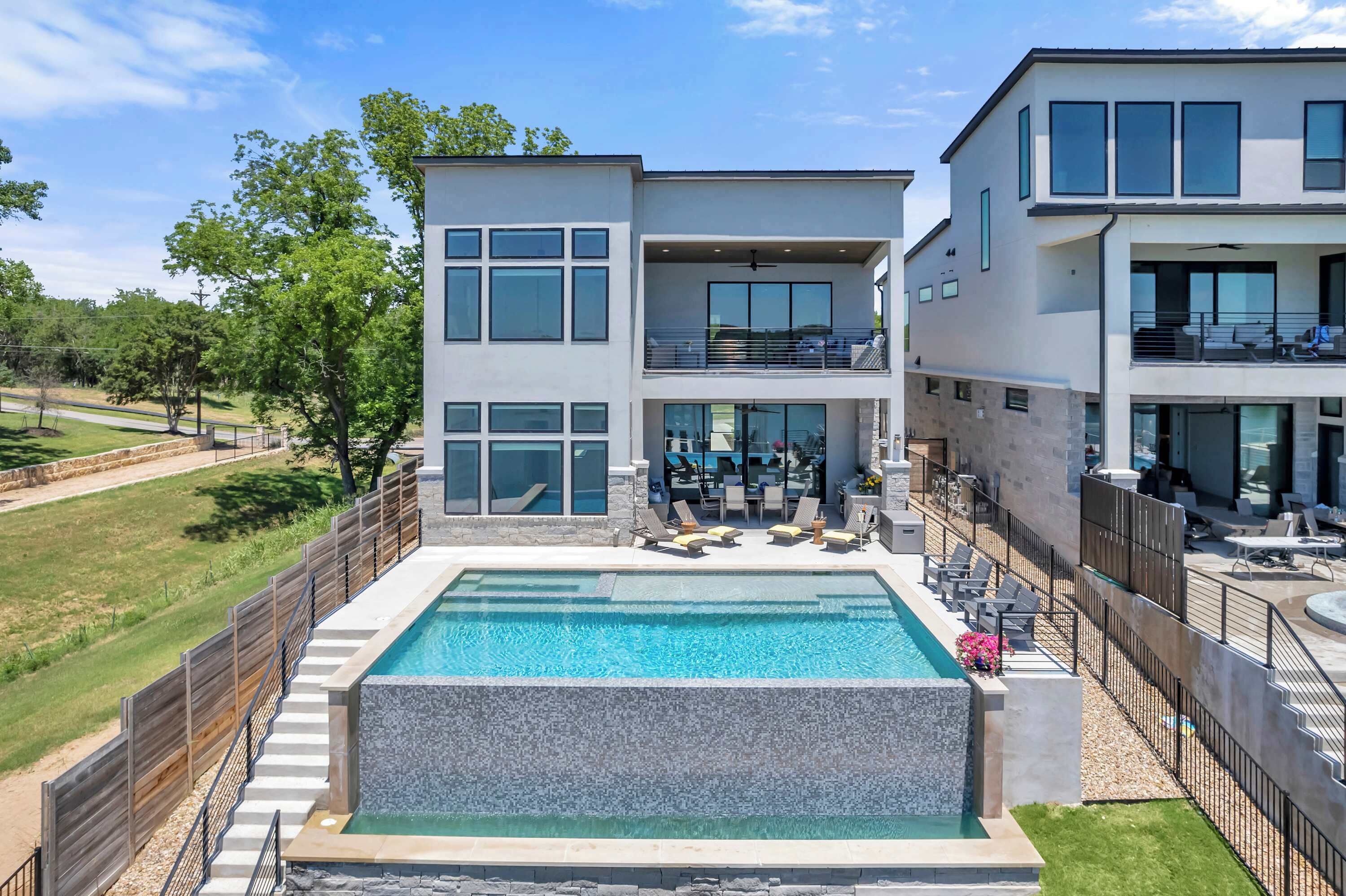 室外游泳池，恒温泳池