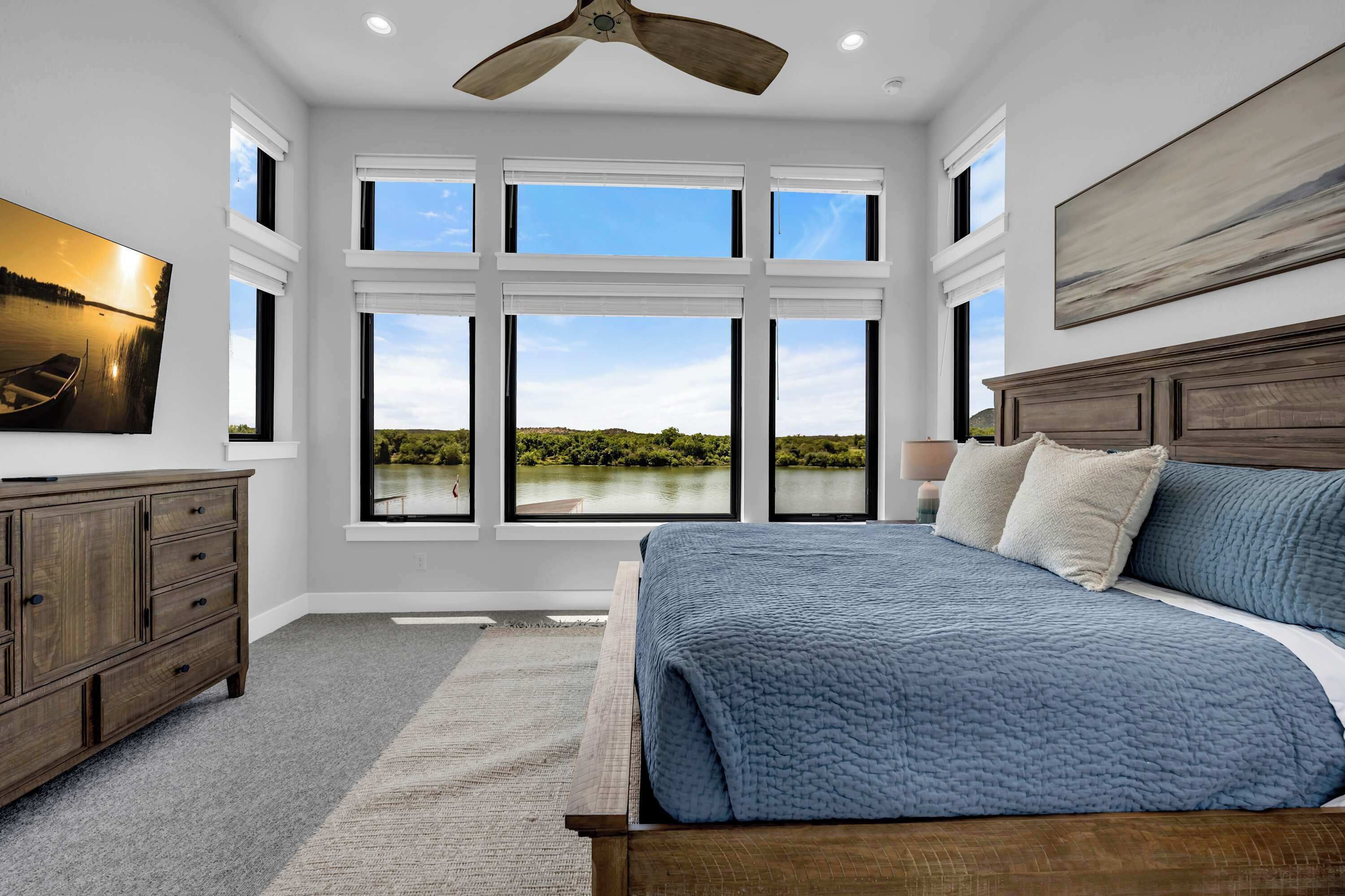 6 soverom, strykejern/-brett, reiseseng for barn og wi-fi (inkludert)