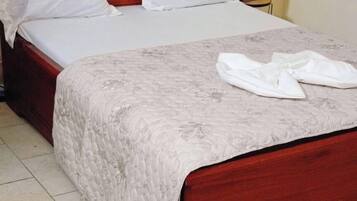 Escritorio, espacio para trabajar con un portátil, wifi gratis