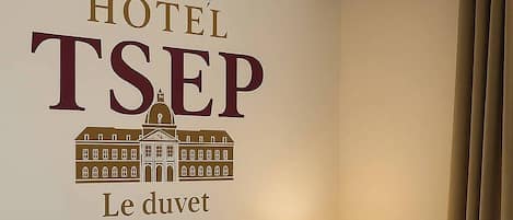 Desk, laptop workspace, free WiFi