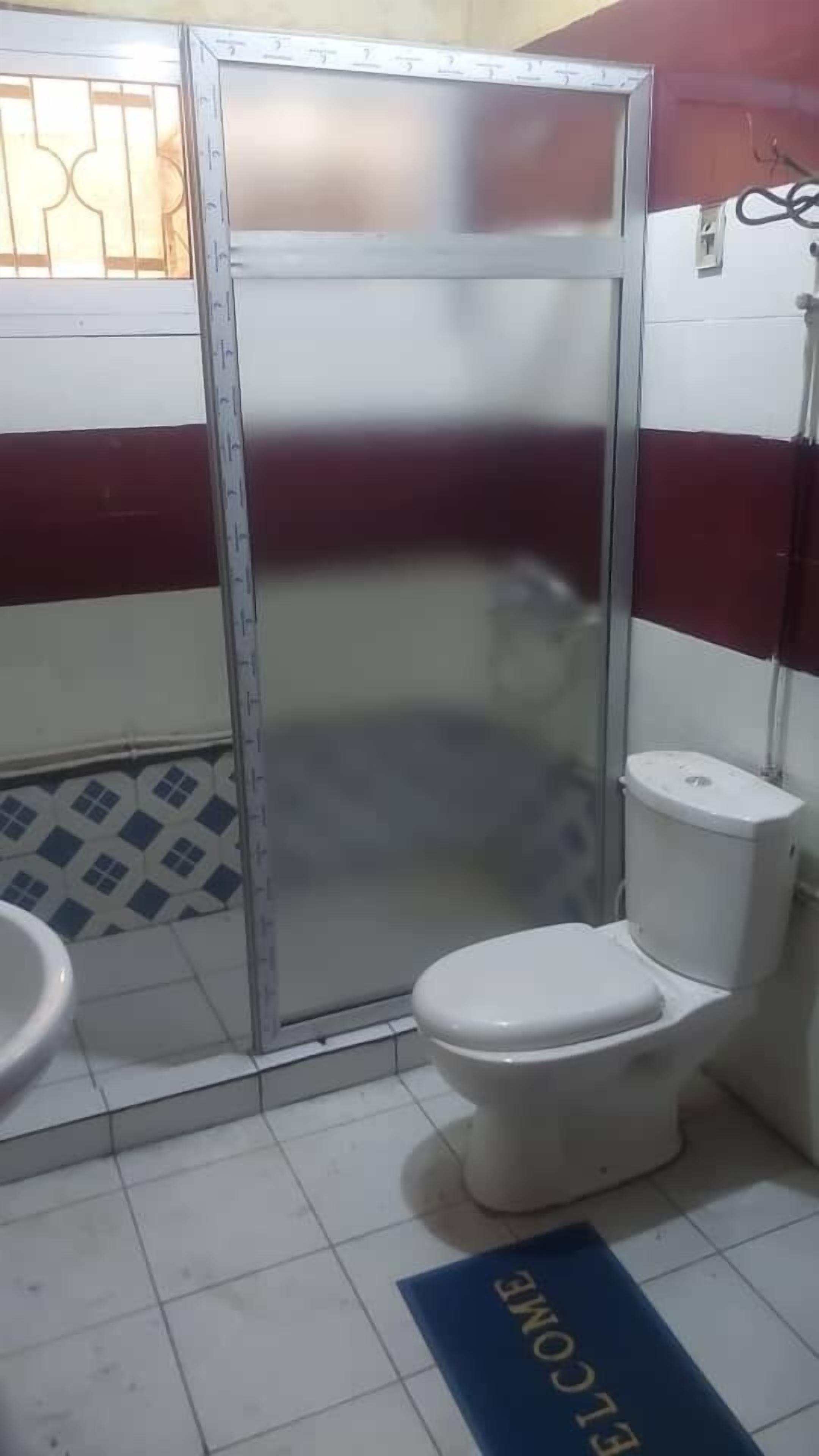 Bathtub, towels, soap, shampoo