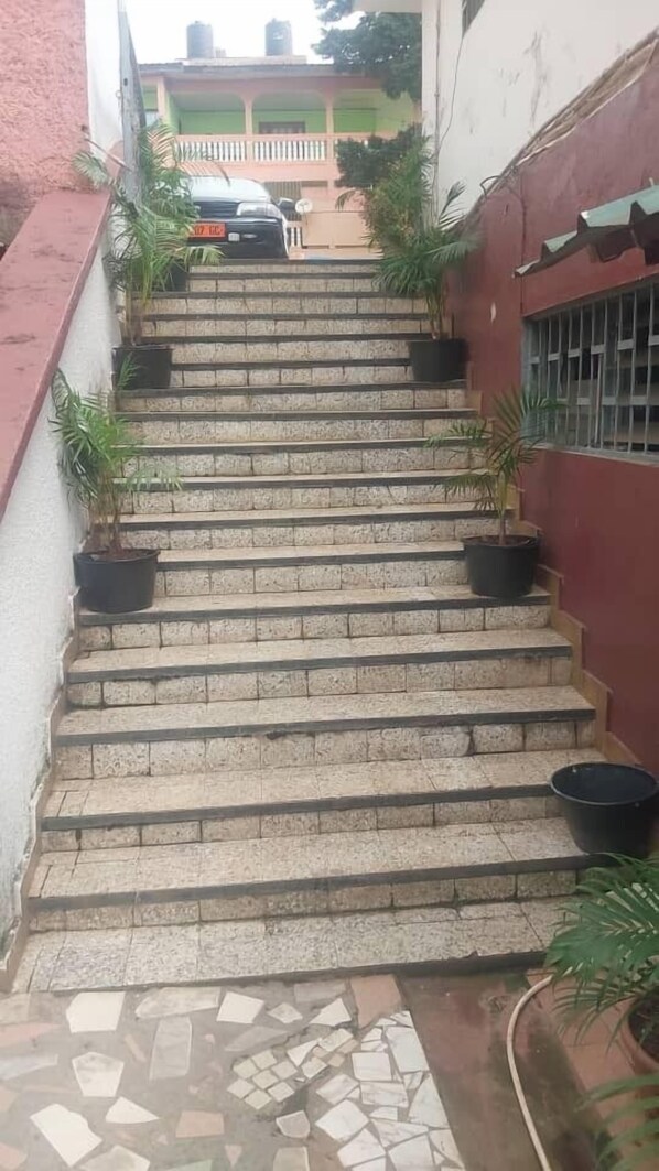 Exterior - Hotel Tsep Le Duvet (Yaoundé)