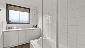 Shower, hair dryer - The Ocean Central - Kilcunda (Kilcunda)