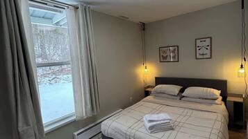 2 間睡房、可攜式嬰兒床、Wi-Fi、床單