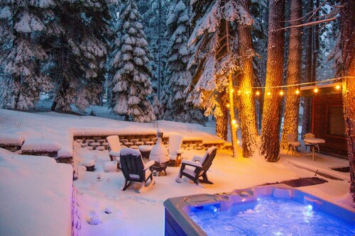 Shady Pines - AC + Pets + Hot Tub