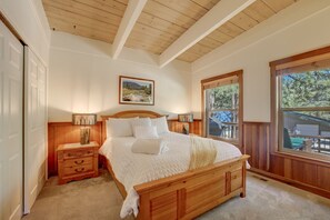 2 bedrooms, desk, iron/ironing board, travel crib - Shady Pines - Pet Friendly+Hot Tub+AC (South Lake Tahoe)