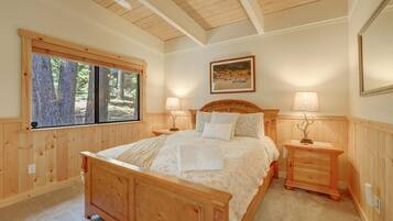 2 quartos, escrivaninha, ferros/tábuas de passar roupa, berço de viagem